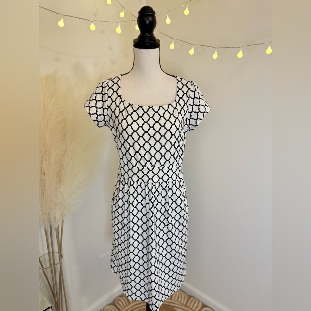 🌾 J. McLaughlin Geometric Midi Dress in Black/White